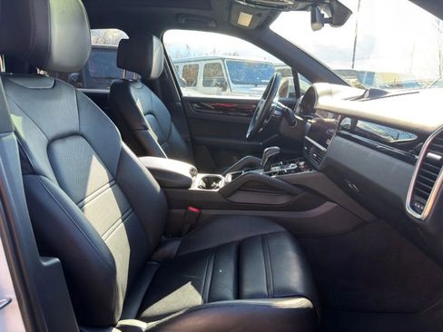 Used 2022 Porsche Cayenne Platinum Edition image 24