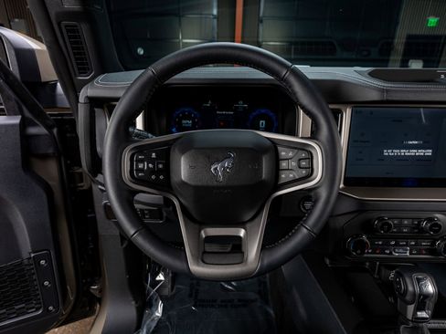 Used 2026 Ford Bronco Outer Banks AWD/4WD image 18