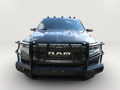 Used 2019 RAM 1500 Limited AWD/4WD image 2