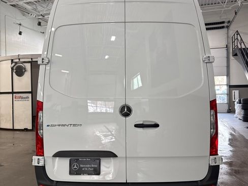 Used 2024 Mercedes-Benz eSprinter 170 Cargo image 5
