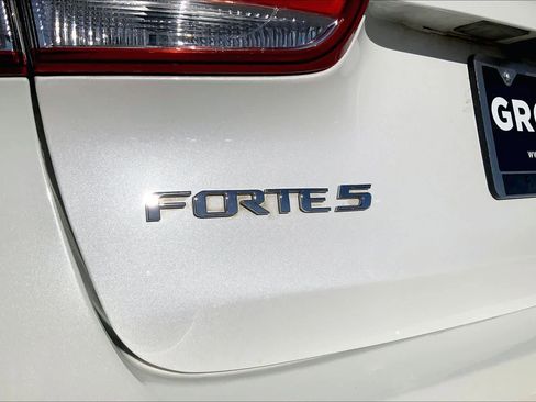 Used 2016 Kia Forte EX image 33