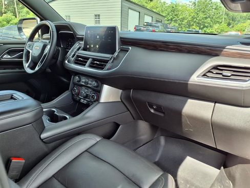 Used 2022 Chevrolet Suburban LT w/ Luxury Package AWD/4WD image 11
