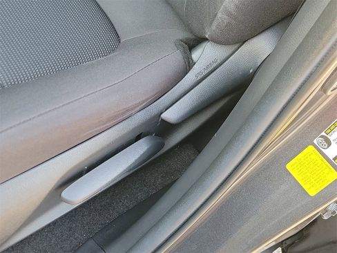 Used 2021 Toyota RAV4 LE image 17