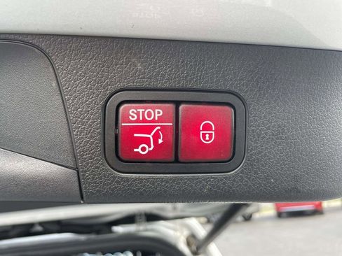 Used 2020 Mercedes-Benz GLB 250 4MATIC image 39