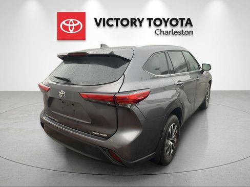 Used 2021 Toyota Highlander XLE image 8