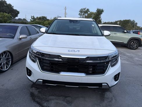 Certified 2025 Kia Seltos SX w/ SX Sunroof Package AWD/4WD image 2