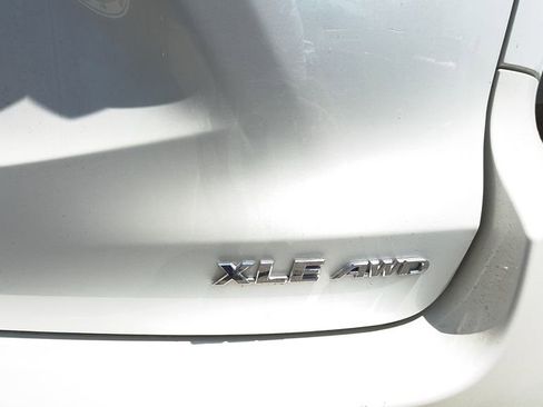 Used 2017 Toyota Highlander XLE AWD/4WD image 30