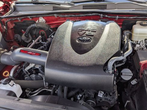 Used 2021 Toyota Tacoma TRD Off-Road w/ Technology Package AWD/4WD image 36