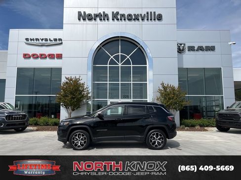 Used 2025 Jeep Compass Limited AWD/4WD image 2