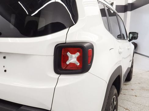 Certified 2023 Jeep Renegade Latitude w/ Sun/Sound Group AWD/4WD image 19