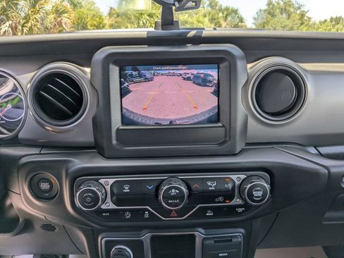 Used 2022 Jeep Wrangler Unlimited Sport AWD/4WD image 23