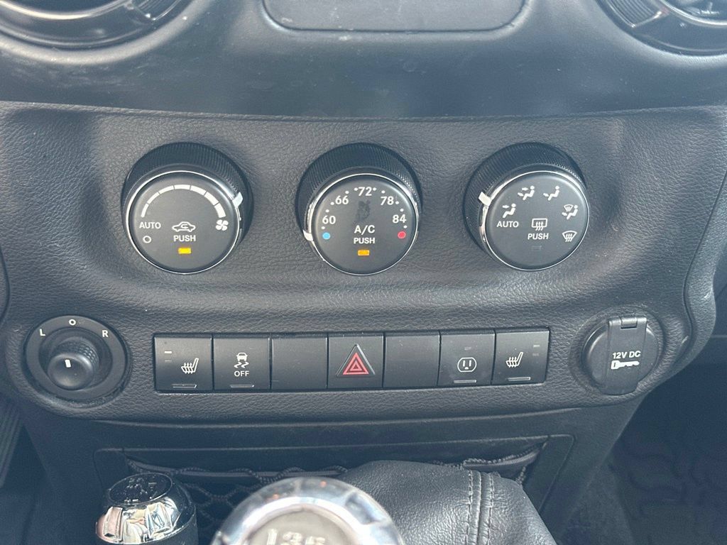 Used 2017 Jeep Wrangler Unlimited Sahara AWD/4WD image 25