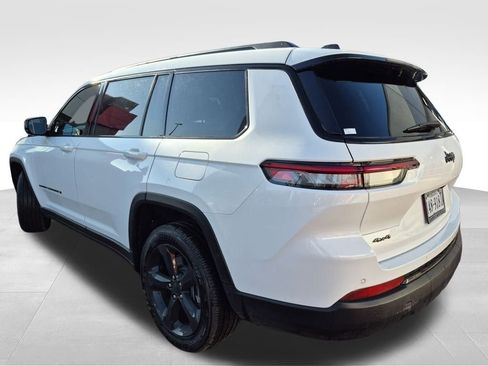 Used 2025 Jeep Grand Cherokee L Altitude image 4