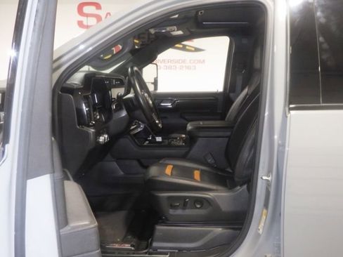 Used 2025 GMC Sierra 2500 AT4 w/ AT4 Premium Plus Package AWD/4WD image 8