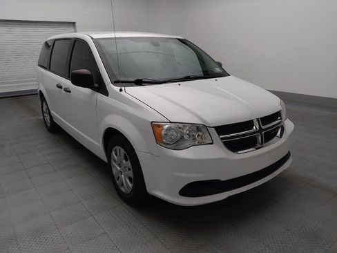 Used 2019 Dodge Grand Caravan SE w/ UConnect Hands-Free Group FWD image 13