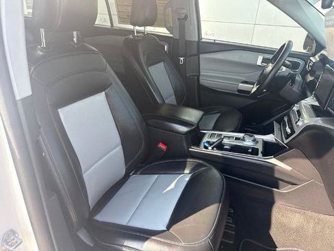 Certified 2024 Ford Explorer XLT w/ Equipment Group 202A RWD image 33