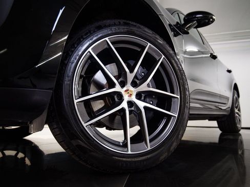 Certified 2026 Porsche Macan AWD/4WD image 12