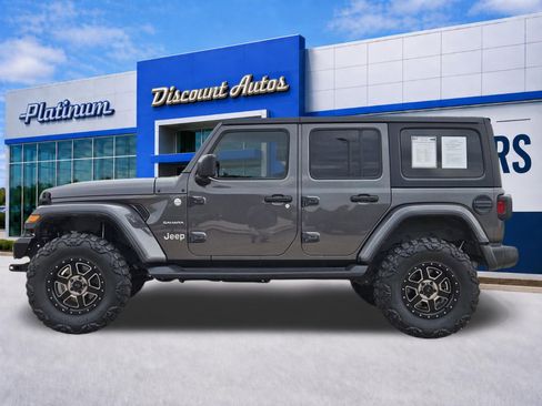 Used 2018 Jeep Wrangler Unlimited Sahara AWD/4WD image 3
