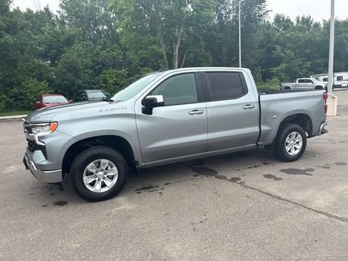 Used 2025 Chevrolet Silverado 1500 LT w/ Convenience Package II AWD/4WD image 2