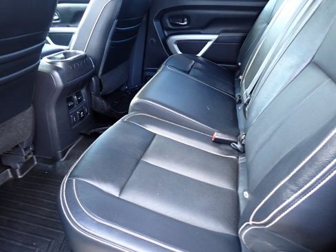Used 2018 Nissan Titan PRO-4X w/ Pro-4x Convenience Package AWD/4WD image 8