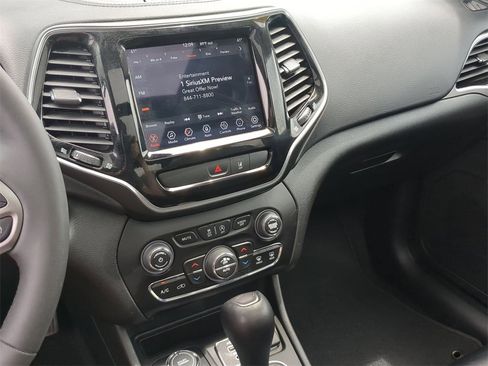 Used 2022 Jeep Cherokee Limited image 21