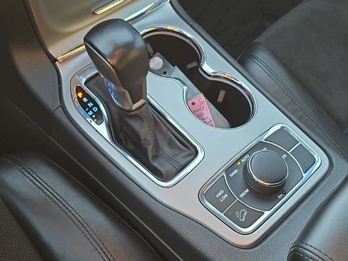 Used 2020 Jeep Grand Cherokee Altitude image 21