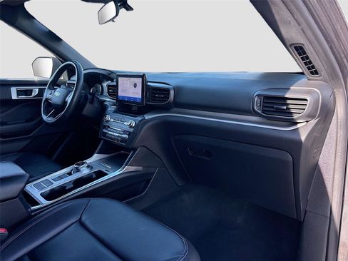 Used 2020 Ford Explorer XLT w/ Equipment Group 202A RWD image 32