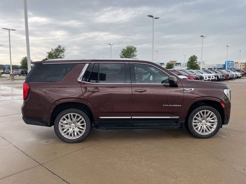 Used 2023 GMC Yukon SLT image 6