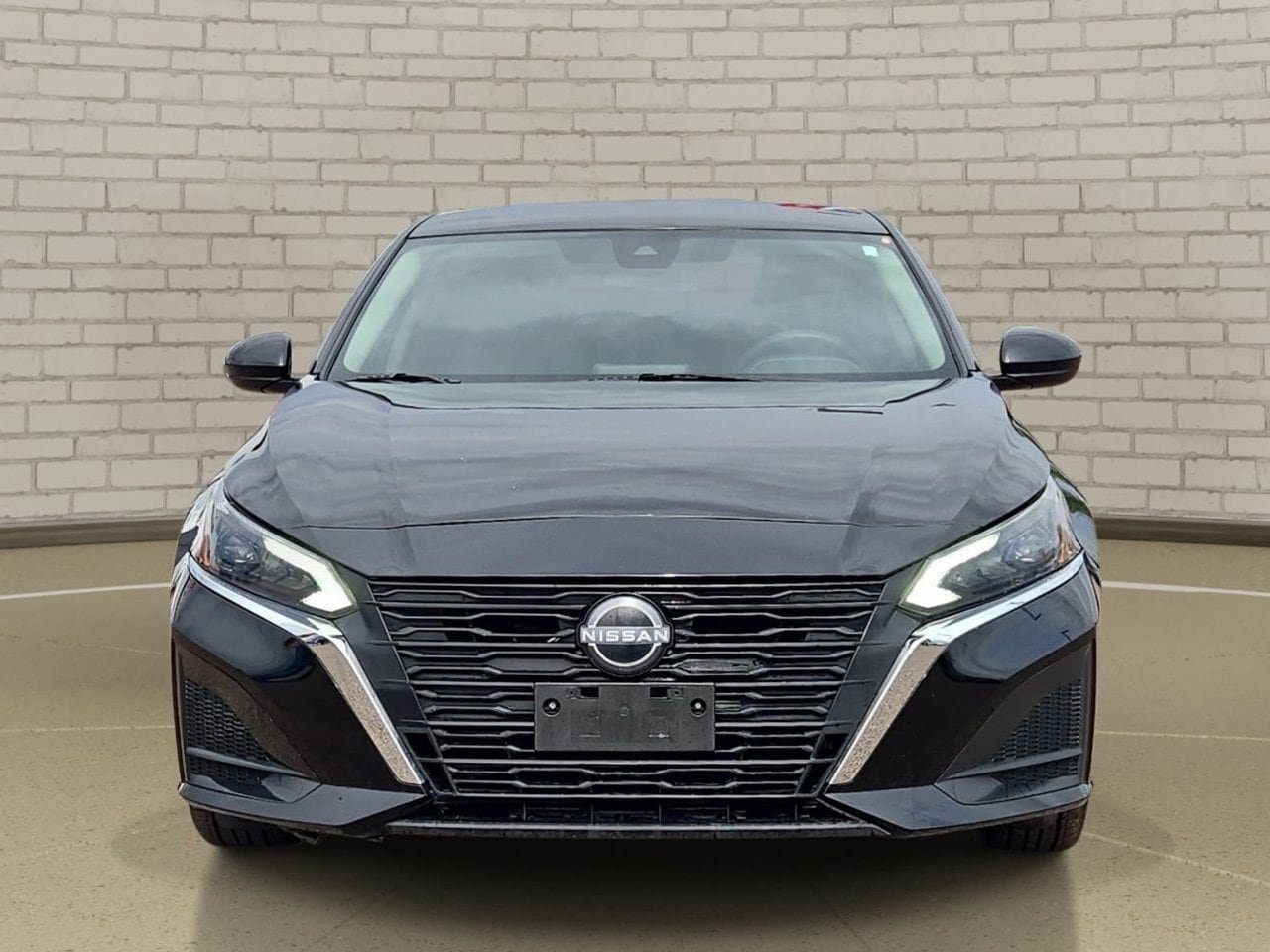 Used 2023 Nissan Altima 2.5 SV FWD image 2