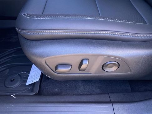 New 2026 Chevrolet Equinox EV LT FWD image 32