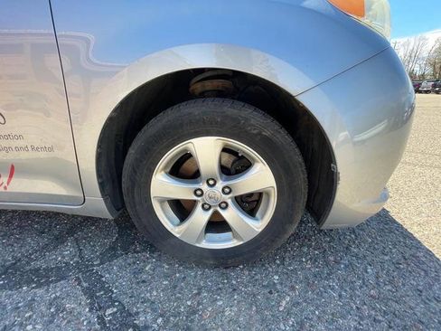 Used 2013 Toyota Sienna LE FWD image 19