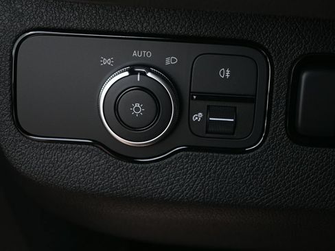 Used 2025 Mercedes-Benz Sprinter 2500 image 9