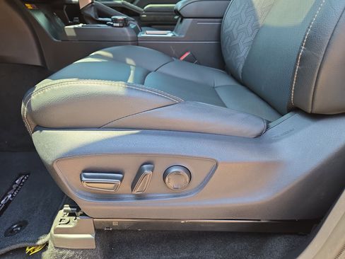 Used 2025 Toyota Tacoma Limited AWD/4WD image 17