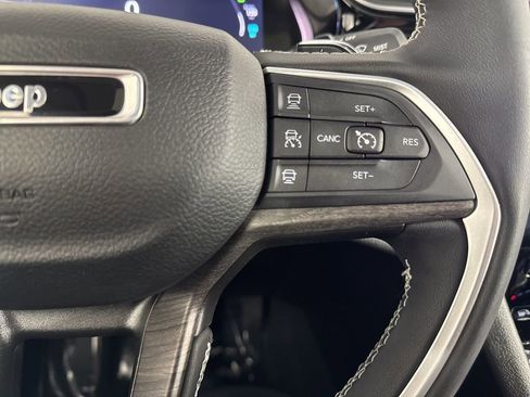 Used 2023 Jeep Grand Cherokee 4WD 4xe image 33