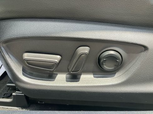 Used 2022 Toyota Camry XSE image 11