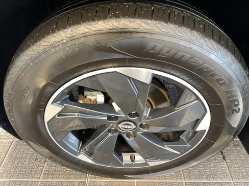 Used 2024 Nissan Rogue SV w/ SV Premium Package image 5