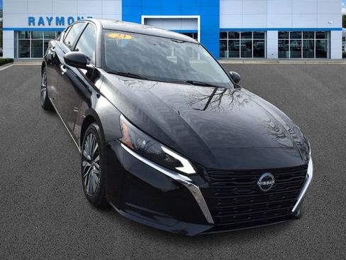 Used 2023 Nissan Altima 2.5 SV image 9