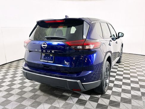 Used 2024 Nissan Rogue SV FWD image 3