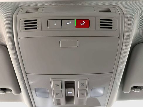 Used 2025 Volkswagen Jetta SE FWD image 32