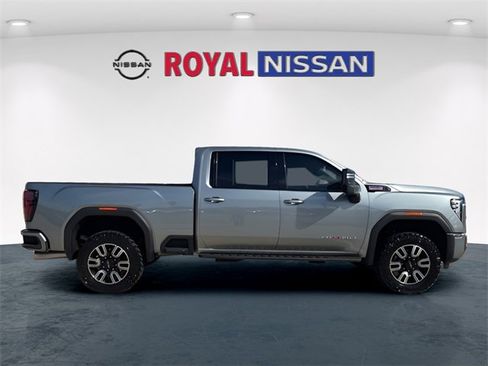 Used 2025 GMC Sierra 2500 AT4 w/ AT4 Premium Plus Package image 10