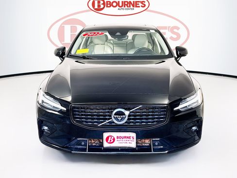 Used 2022 Volvo S60 B5 Momentum image 6