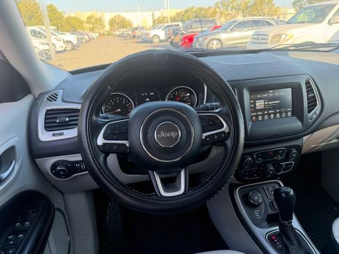 Used 2020 Jeep Compass Latitude AWD/4WD image 5