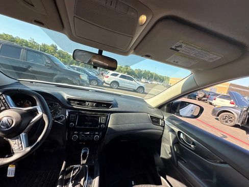 Used 2018 Nissan Rogue SV FWD image 6