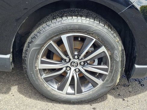 Used 2021 Toyota Venza LE AWD/4WD image 8
