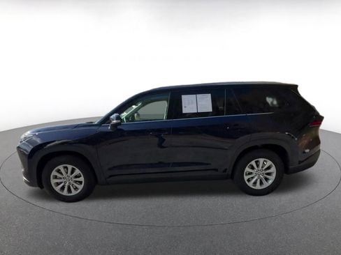 Used 2025 Toyota Grand Highlander XLE image 9