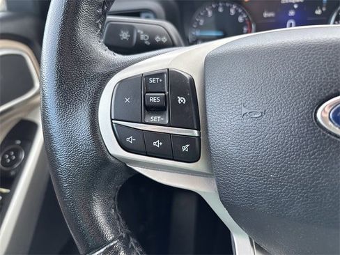 Used 2021 Ford Explorer XLT image 32