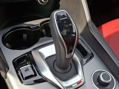 Used 2024 Alfa Romeo Giulia Ti w/ Performance Driving Package AWD/4WD image 15