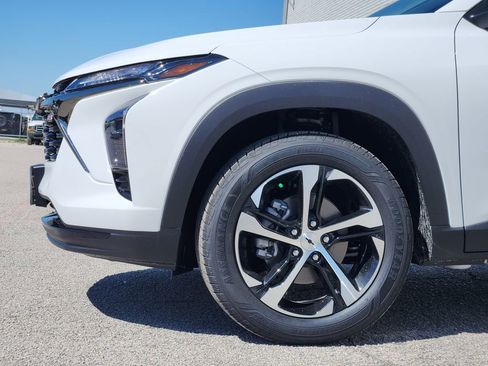 New 2026 Chevrolet Trax RS w/ Driver Confidence Package image 5