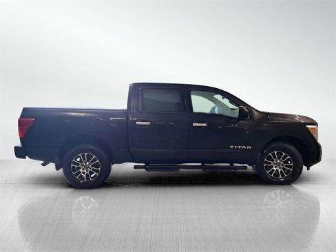 Used 2021 Nissan Titan SV w/ SV Convenience Package image 4