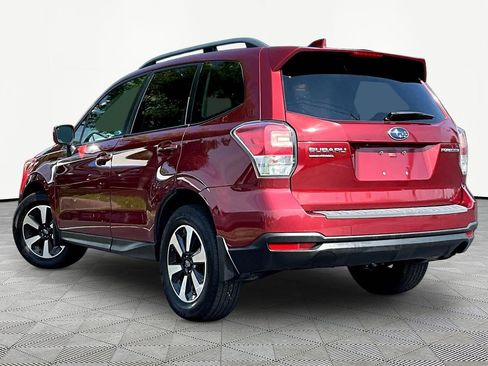 Used 2017 Subaru Forester 2.5i Premium w/ All-Weather Package AWD/4WD image 4